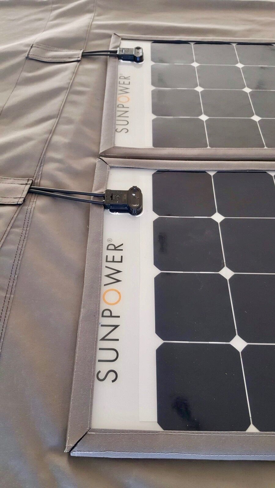 produkcja paneli SunPower w fabryce panele SunPower na fabrycznej linii montażu w czystym hali