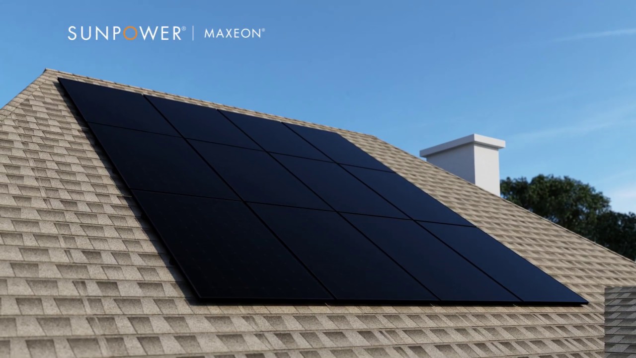 panele SunPower w warunkach burzowych panele SunPower na dachu w burzowej pogodzie z piorunami