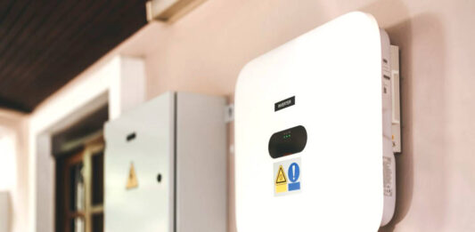 Porównanie falowników fotowoltaicznych Huawei i Fronius: Które przyniosą większe zyski dla Twojej instalacji? falowników fotowoltaicznych Huawei i Fronius