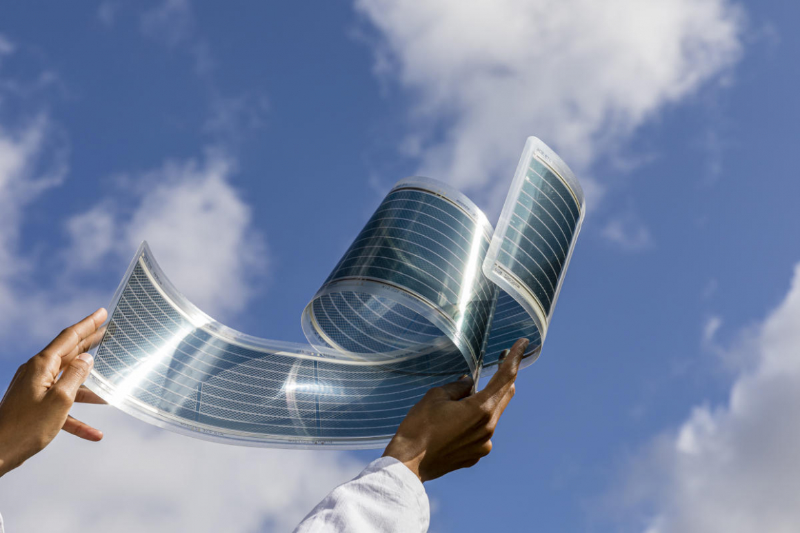 Struktura źródeł finansowania projektów fotowoltaicznych Schemat kołowy pokazujący dotacje UE, kredyty bankowe i fundusze venture capital dla PV