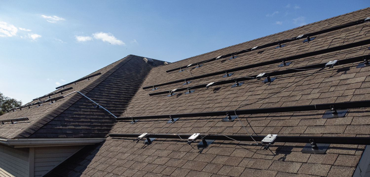 Falownik z normami bezpieczeństwa Falownik solarny z wyświetlaczem i zabezpieczeniami termicznymi w obudowie