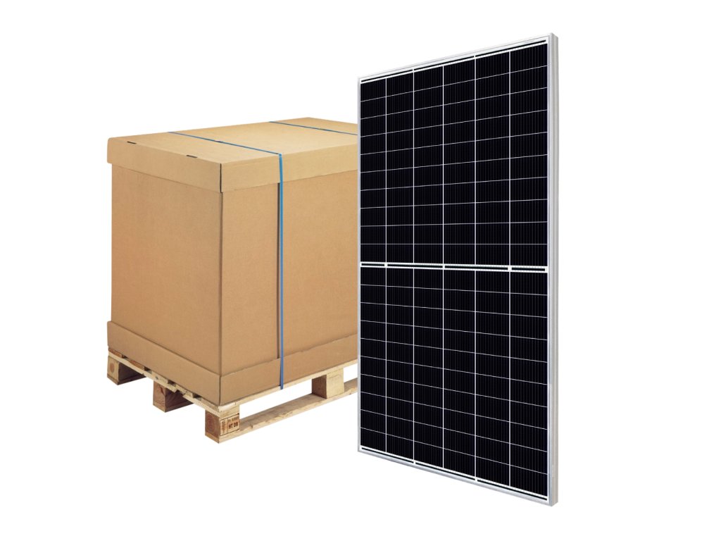 fabryczna linia produkcyjna paneli Canadian Solar z robotami i pracownikami