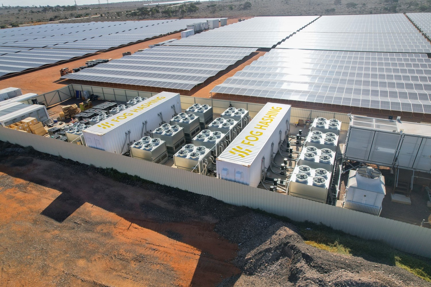 nocny mining na energii słonecznej nocne oświetlenie rigów miningowych zasilanego rezerwą z paneli dziennych