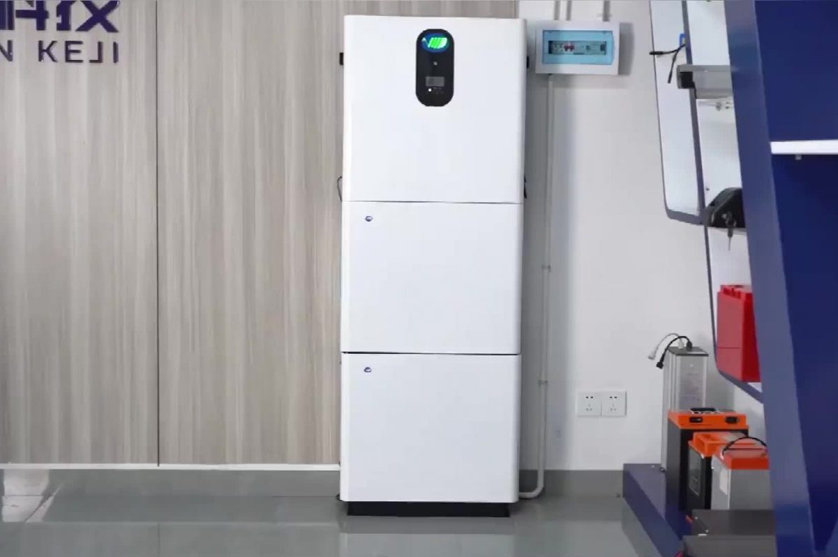 aplikacja mobilna pokazująca dane z baterii huawei luna2000 na smartfonie