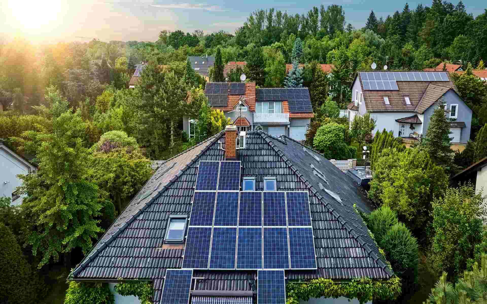 ochrona instalacji fotowoltaicznej przed przepięciami zabezpieczenie przeciwprzepięciowe w skrzynce rozdzielczej instalacji