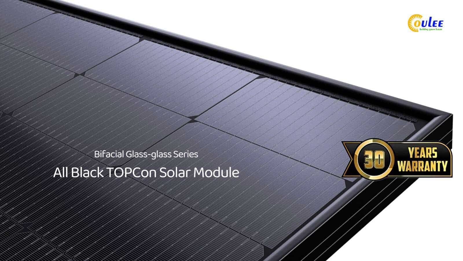 ogniwa TOPCon vs standardowe ogniwa zestawienie tradycyjnych ogniw z ogniwami TOPCon w bliskim planie